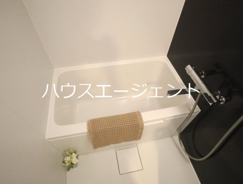 新緑と桜のシャルール 風呂画像