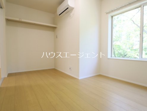 新緑と桜のシャルール ベッドルーム