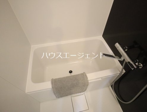 新緑と桜のシャルール 風呂画像