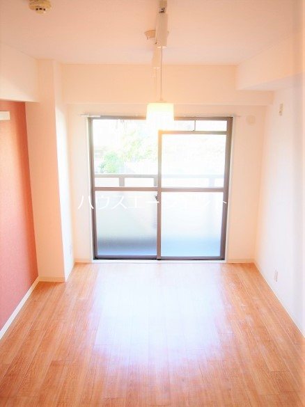 ツイン・コートW リビング