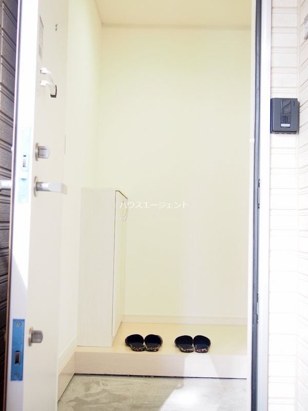 グリシーヌ新田 玄関