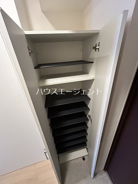 リブリ・First 玄関