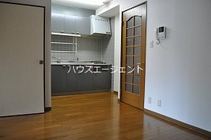 メゾン・ロワイヤル リビング