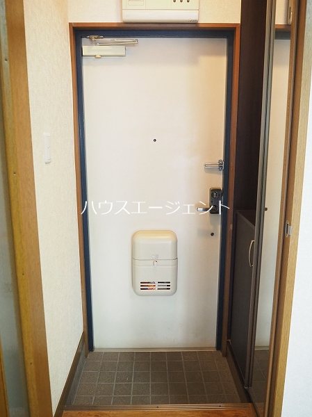 Break Area #1 玄関