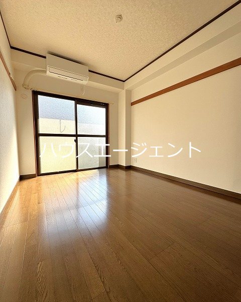 Break Area #1 ベッドルーム