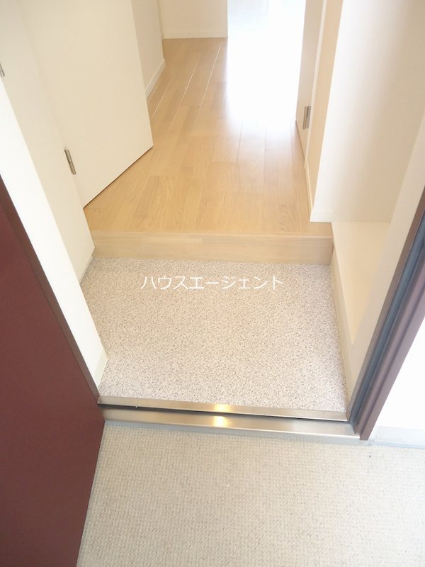 リブリ・First 玄関