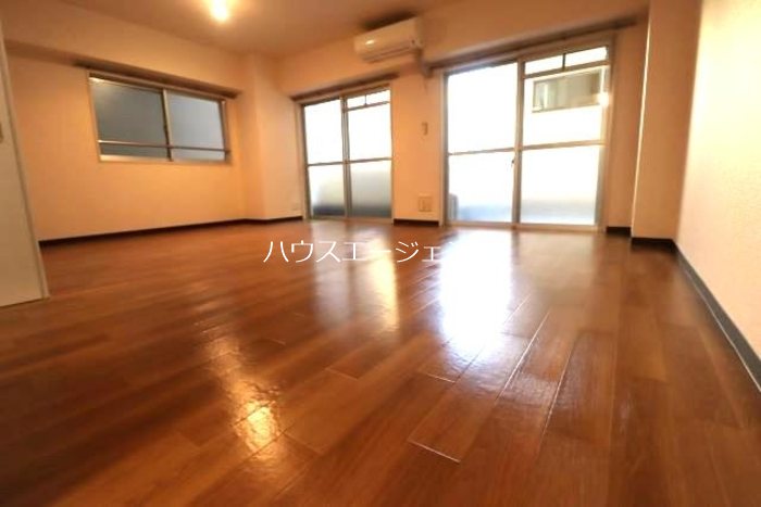 ハイフラットワン リビング