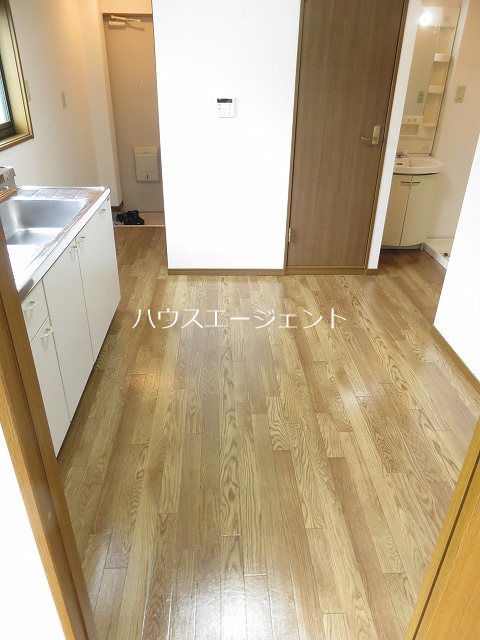 尾山ビル リビング