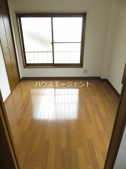 尾山ビル ベッドルーム