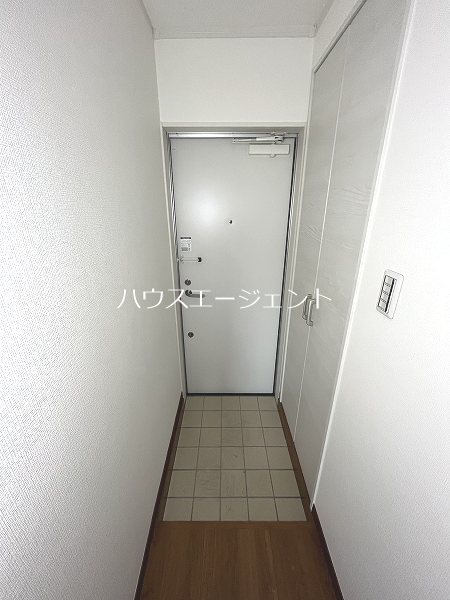 グリシーヌ新田 玄関