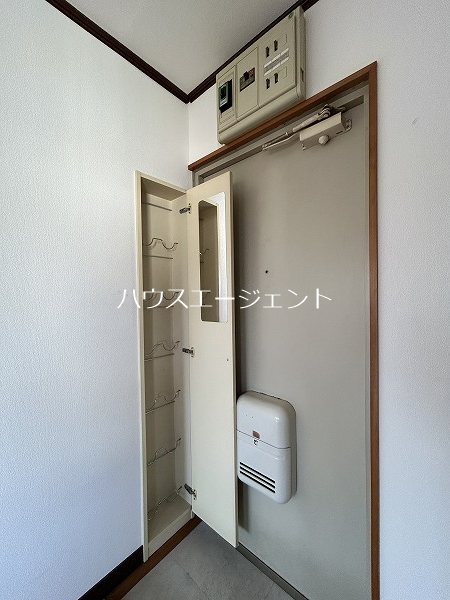 エルムーントビサン 玄関