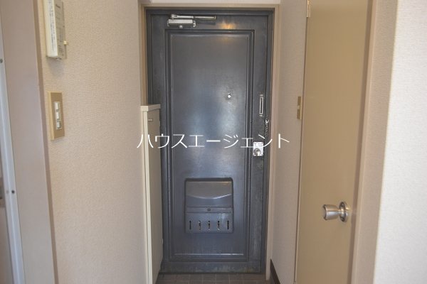 第２三和ビル 玄関