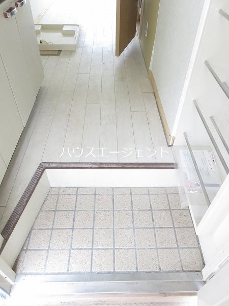モア６ 玄関