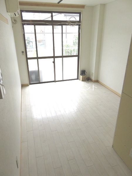 モア６ リビング