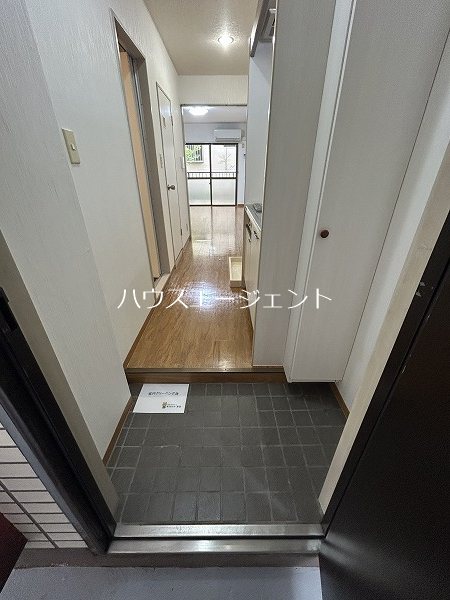 リブ・サンフラット 玄関