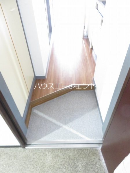 レジデンス仲村 玄関