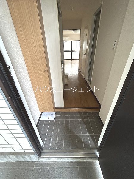 リブ・サンフラット 玄関