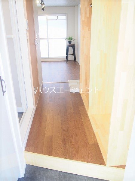 フローラ５ 玄関