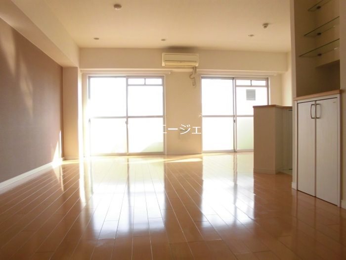 ハイフラットワン リビング