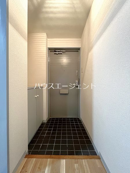 第１荒井プレイス 玄関