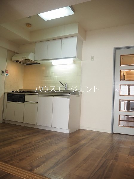 第１荒井プレイス リビング