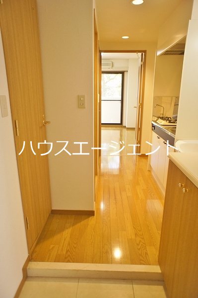 フォレストコートイースト 玄関