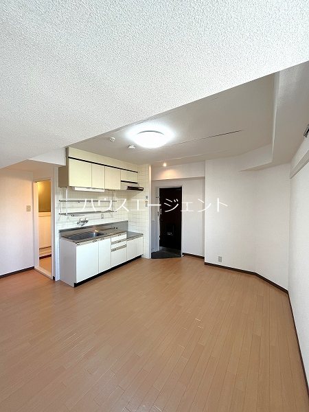 ツイン・コートE リビング