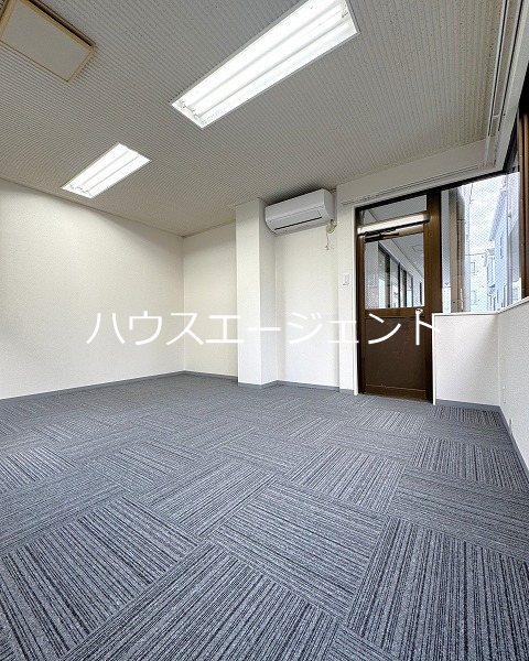 光ビル ベッドルーム