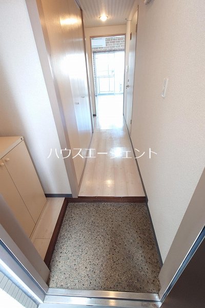 メゾンドール旭 玄関