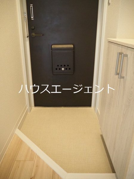 ツイン・コートE 玄関