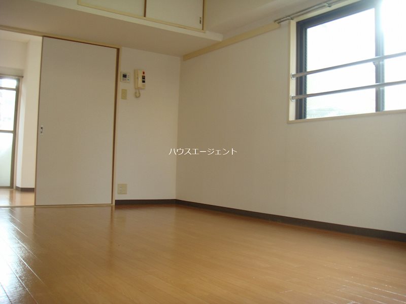 ツイン・コートE リビング