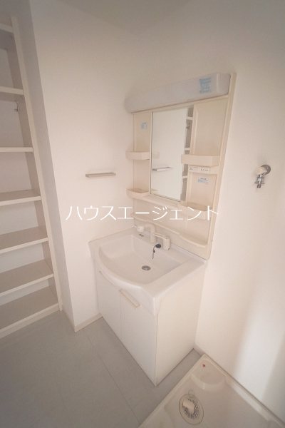 ステーション・タワー・ウラヤス その他1