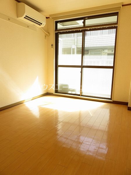 モア４ リビング