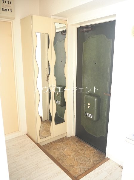 第五サンキビル 玄関