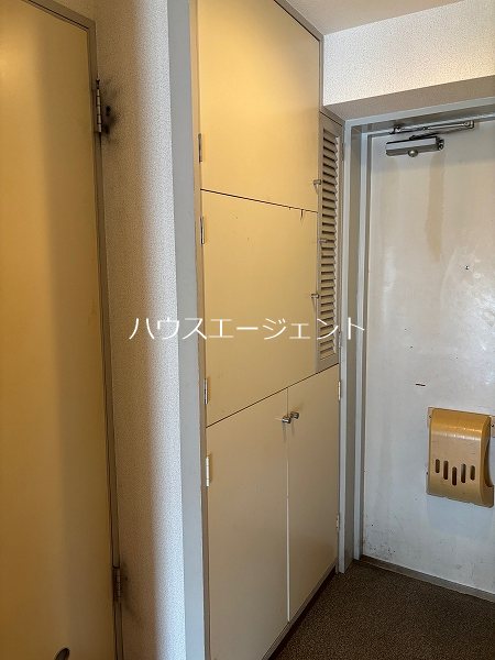 マンションカネイ 玄関