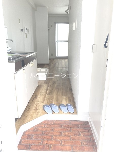 フローラ8 玄関