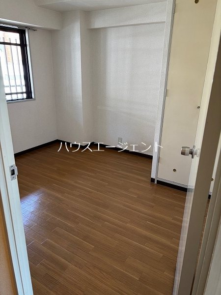 マンションカネイ ベッドルーム