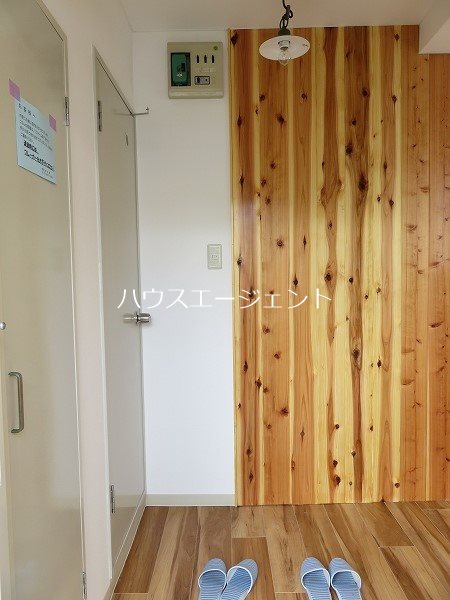 フローラ９ 玄関