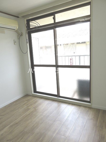 モア４ リビング