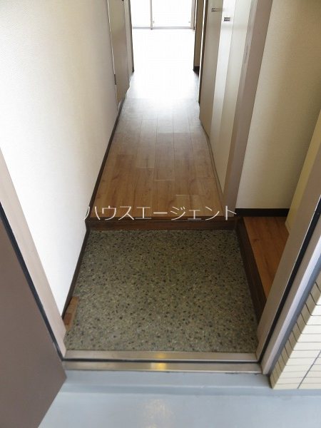 メゾンドール旭 玄関