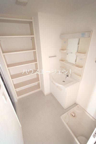 ステーション・タワー・ウラヤス その他1