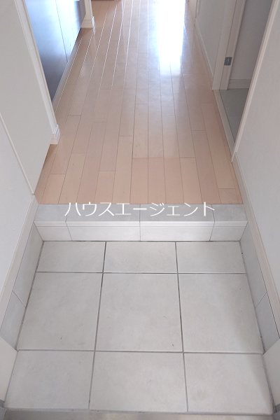 ステーション・タワー・ウラヤス 玄関