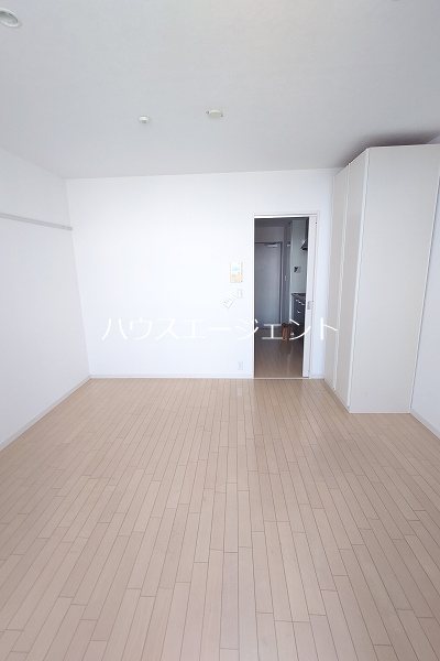 ステーション・タワー・ウラヤス ベッドルーム