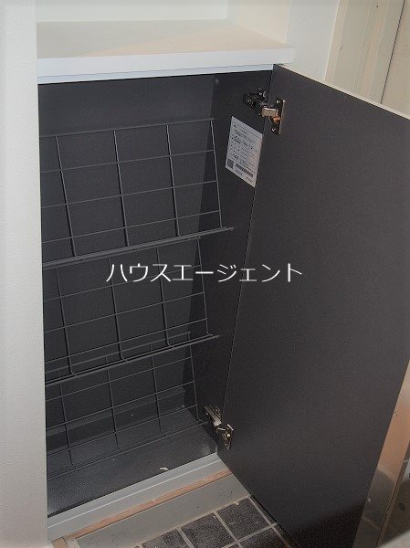 モア５ 玄関