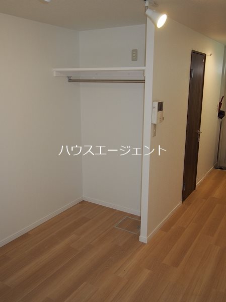 モア５ ベッドルーム