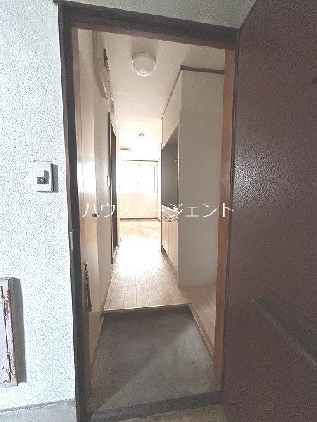 エルムーントビサン2 玄関