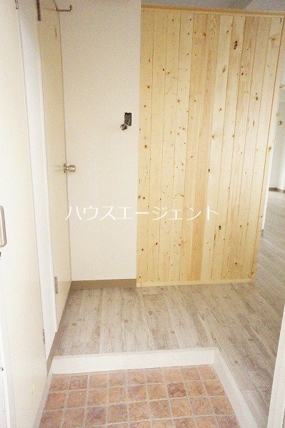 フローラ９ 玄関