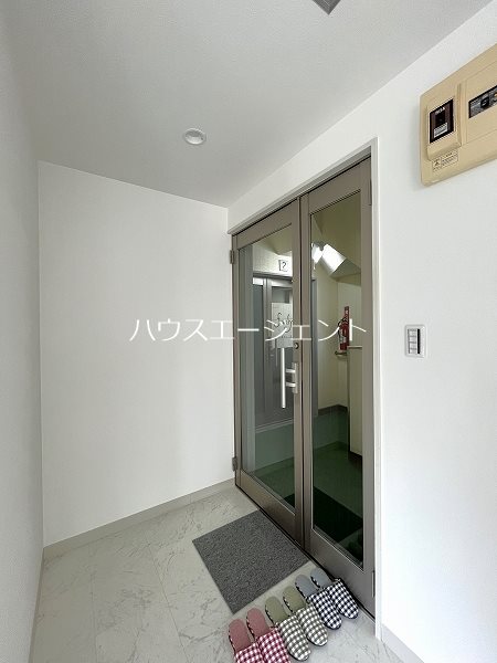 潮ビル 玄関