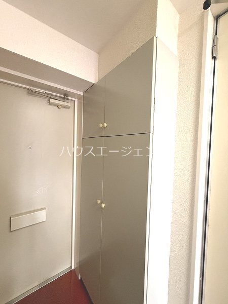 第８頼長ビル 玄関