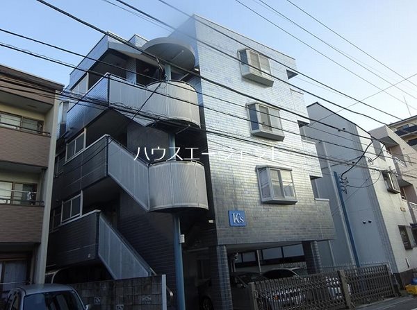 タイル張りのマンションです